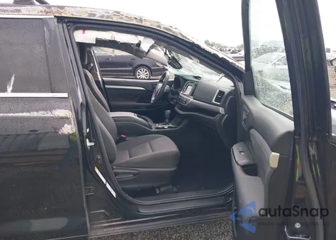 2018 Toyota Highlander Le z USA, uszkodzony, nr VIN 5TDBZRFH2JS861971